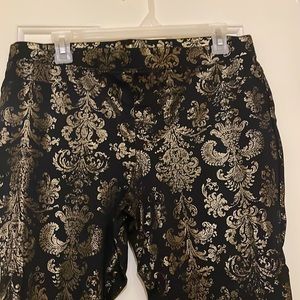 HUE leggings with back pockets. No front pockets. NWOT